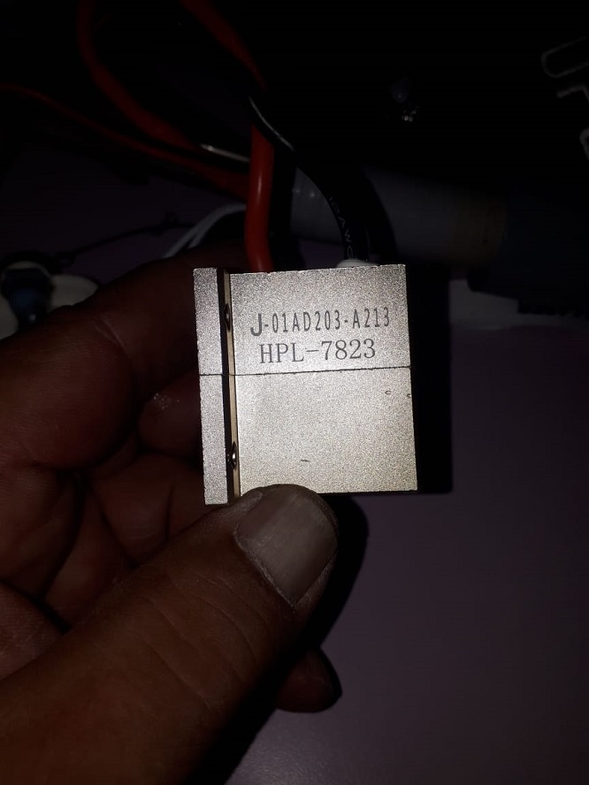 Купить  макро канальную диодную матрицу ( диодный стэк, стик )для косметологического лазера мощностью 300, 500 , 600, 800  ватт и другого номинала. Цена диодной матрицы для диодного лазера. Нет вспышек в ручке диодного лазера при нажатии на кнопку. Черные точки внутри манипулу (ручки) диодных лазеров. Нет эффекта выпадения волос у диодного лазера. Замена диодной матрицы ,замена диодного стика (стэка).