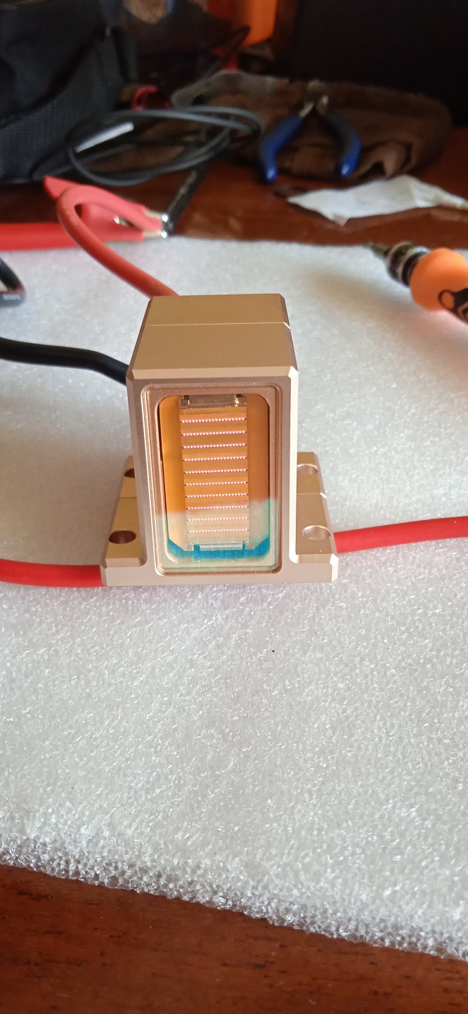 Купить  макро канальную диодную матрицу ( диодный стэк, стик )для косметологического лазера мощностью 300, 500 , 600, 800  ватт и другого номинала. Цена диодной матрицы для диодного лазера. Нет вспышек в ручке диодного лазера при нажатии на кнопку. Черные точки внутри манипулу (ручки) диодных лазеров. Нет эффекта выпадения волос у диодного лазера. Замена диодной матрицы ,замена диодного стика (стэка).