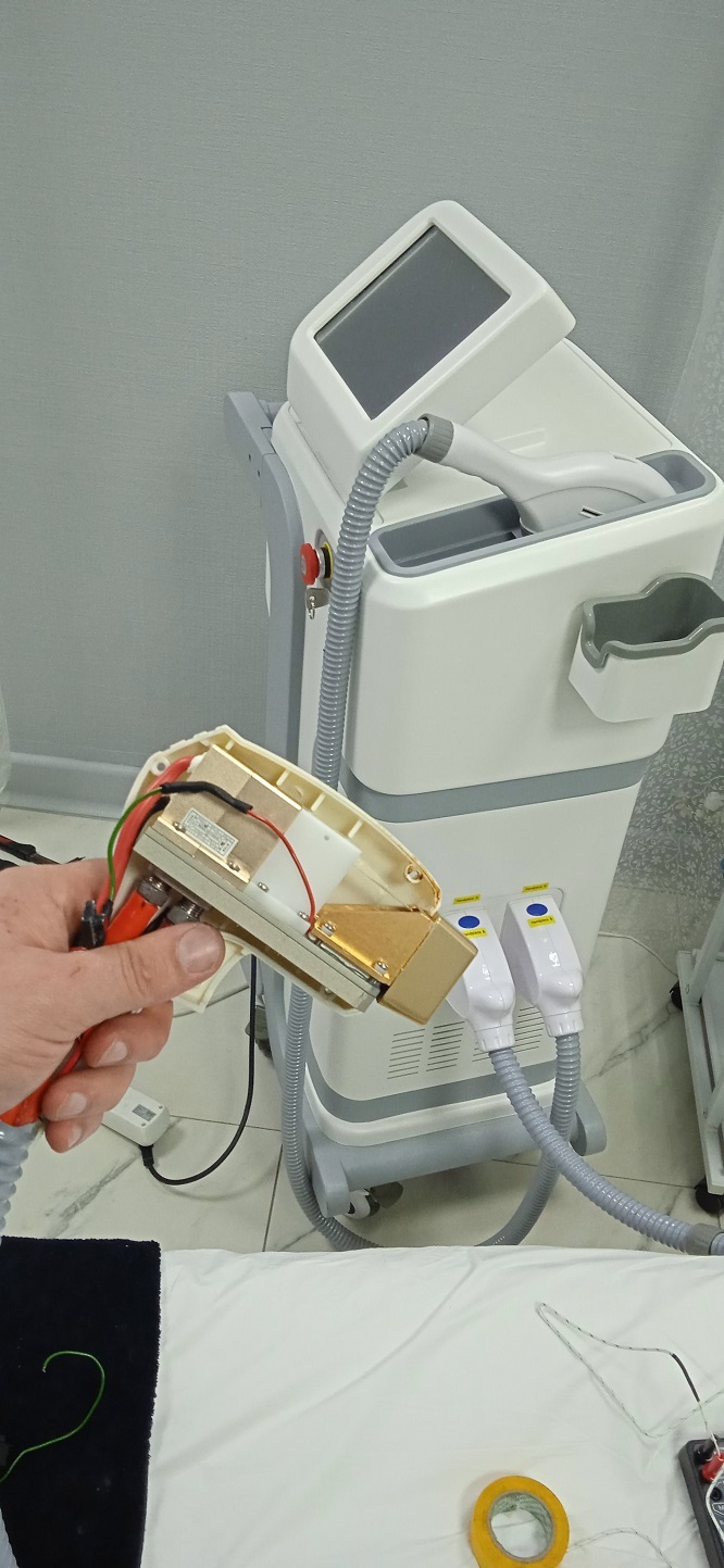 Купить  макро канальную диодную матрицу ( диодный стэк, стик )для косметологического лазера мощностью 300, 500 , 600, 800  ватт и другого номинала. Цена диодной матрицы для диодного лазера. Нет вспышек в ручке диодного лазера при нажатии на кнопку. Черные точки внутри манипулу (ручки) диодных лазеров. Нет эффекта выпадения волос у диодного лазера. Замена диодной матрицы ,замена диодного стика (стэка).