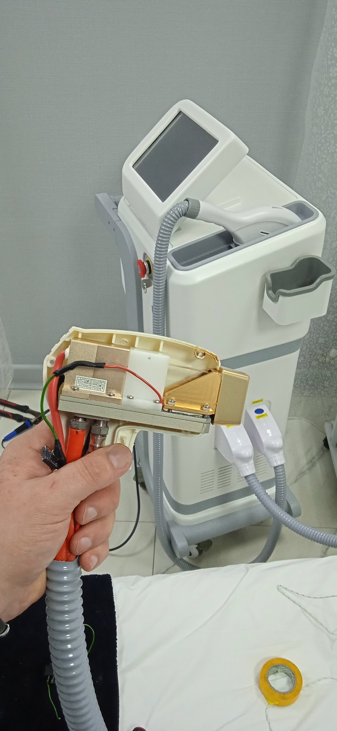 Купить  макро канальную диодную матрицу ( диодный стэк, стик )для косметологического лазера мощностью 300, 500 , 600, 800  ватт и другого номинала. Цена диодной матрицы для диодного лазера. Нет вспышек в ручке диодного лазера при нажатии на кнопку. Черные точки внутри манипулу (ручки) диодных лазеров. Нет эффекта выпадения волос у диодного лазера. Замена диодной матрицы ,замена диодного стика (стэка).