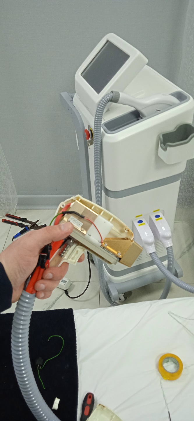 Купить  макро канальную диодную матрицу ( диодный стэк, стик )для косметологического лазера мощностью 300, 500 , 600, 800  ватт и другого номинала. Цена диодной матрицы для диодного лазера. Нет вспышек в ручке диодного лазера при нажатии на кнопку. Черные точки внутри манипулу (ручки) диодных лазеров. Нет эффекта выпадения волос у диодного лазера. Замена диодной матрицы ,замена диодного стика (стэка).