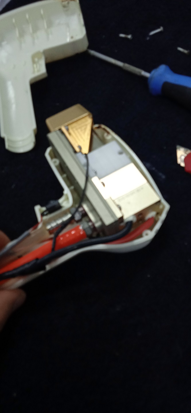 Купить  макро канальную диодную матрицу ( диодный стэк, стик )для косметологического лазера мощностью 300, 500 , 600, 800  ватт и другого номинала. Цена диодной матрицы для диодного лазера. Нет вспышек в ручке диодного лазера при нажатии на кнопку. Черные точки внутри манипулу (ручки) диодных лазеров. Нет эффекта выпадения волос у диодного лазера. Замена диодной матрицы ,замена диодного стика (стэка).