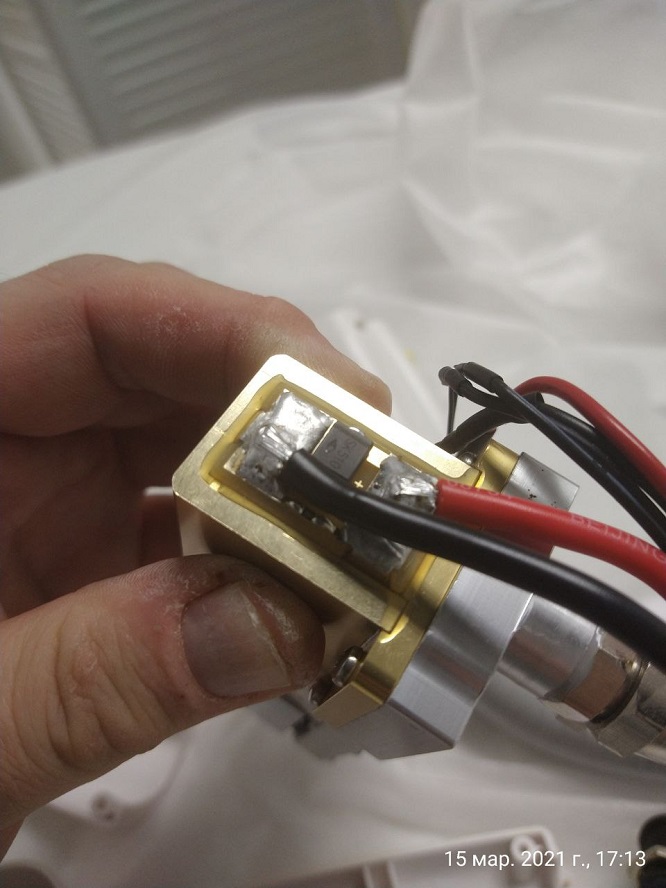 Купить  макро канальную диодную матрицу ( диодный стэк, стик )для косметологического лазера мощностью 300, 500 , 600, 800  ватт и другого номинала. Цена диодной матрицы для диодного лазера. Нет вспышек в ручке диодного лазера при нажатии на кнопку. Черные точки внутри манипулу (ручки) диодных лазеров. Нет эффекта выпадения волос у диодного лазера. Замена диодной матрицы ,замена диодного стика (стэка).