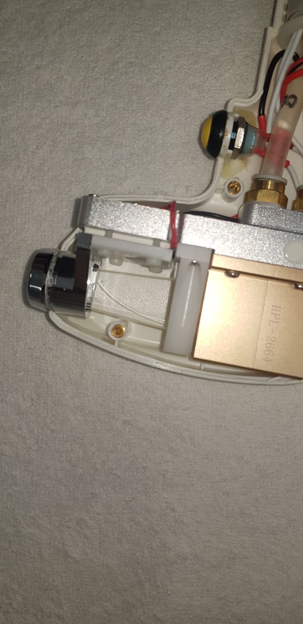 Купить  макро канальную диодную матрицу ( диодный стэк, стик )для косметологического лазера мощностью 300, 500 , 600, 800  ватт и другого номинала. Цена диодной матрицы для диодного лазера. Нет вспышек в ручке диодного лазера при нажатии на кнопку. Черные точки внутри манипулу (ручки) диодных лазеров. Нет эффекта выпадения волос у диодного лазера. Замена диодной матрицы ,замена диодного стика (стэка).